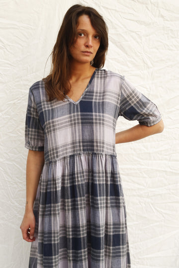 encolure-v-robe-carreaux-manches-courtes-coton