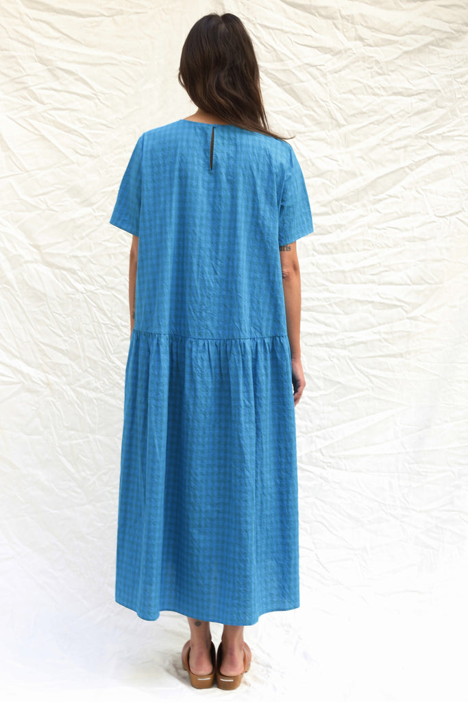 dos-carreaux-robe-ample-legere-longue