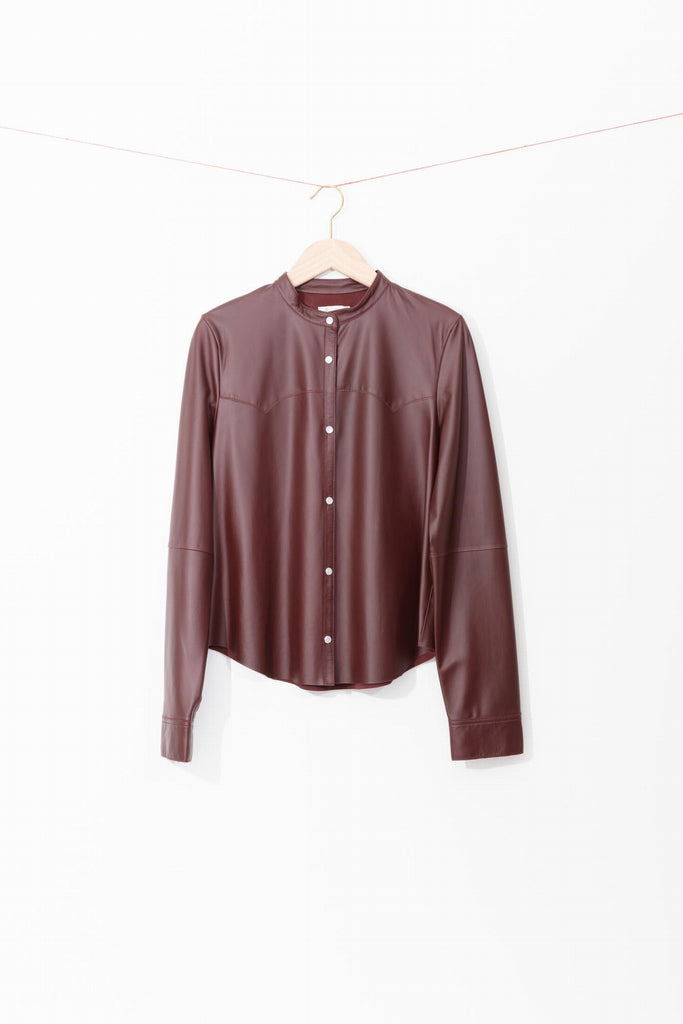 chemisier-cuir-longues-manches-boutons-pressions-col-officier